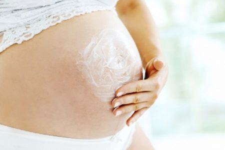 Kem chống rạn da có gây sinh non hay không vẫn luôn là thắc mắc của đa số các mẹ bầu