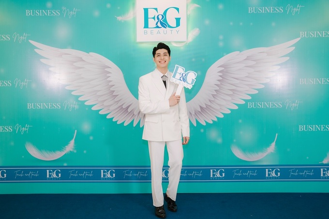 Noo Phước Thịnh trong buổi ra mắt thương hiệu mỹ phẩm và dược mỹ phẩm E&G Beauty.